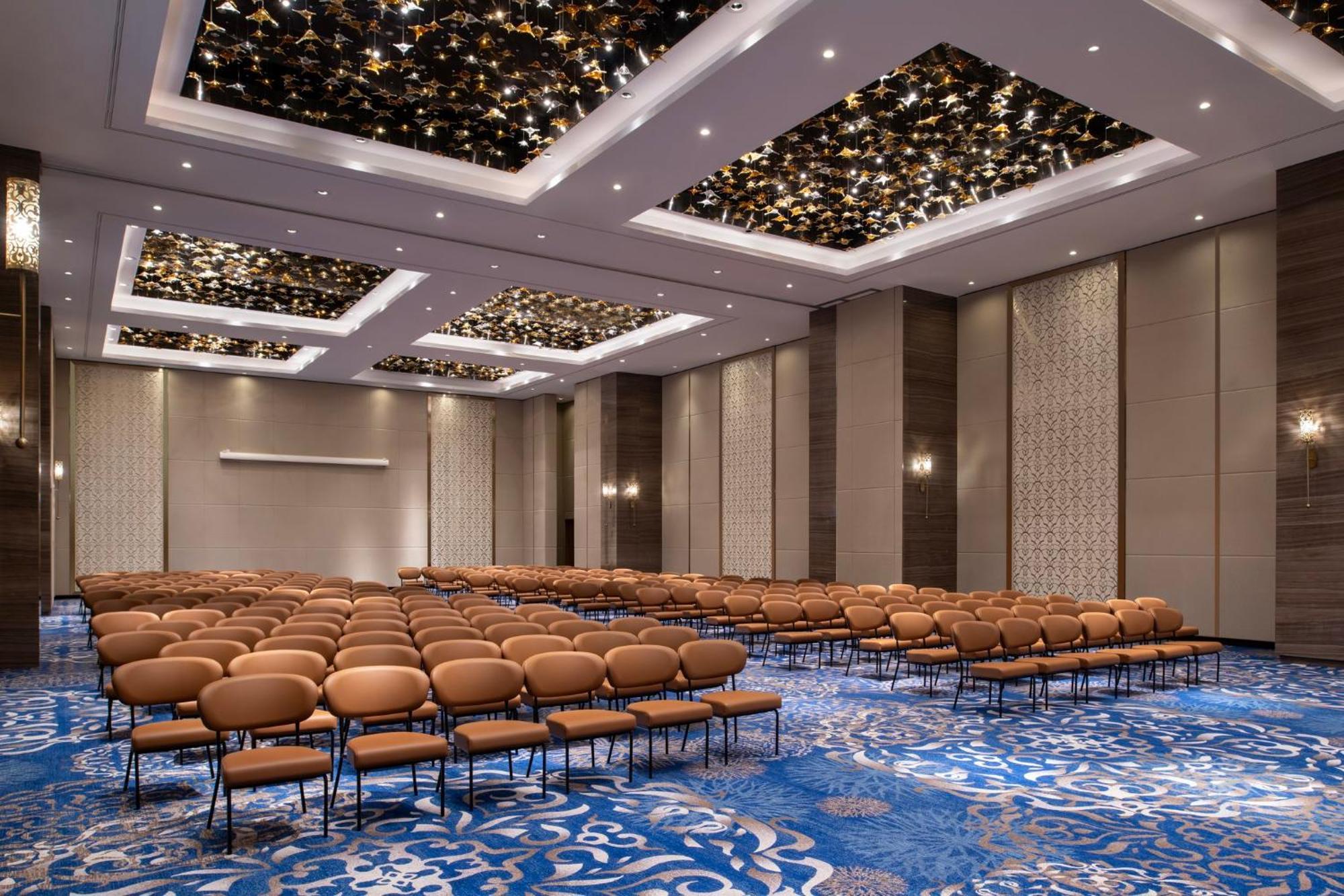 होटल के अलावा Abesq And Residences, An Ihg 5*